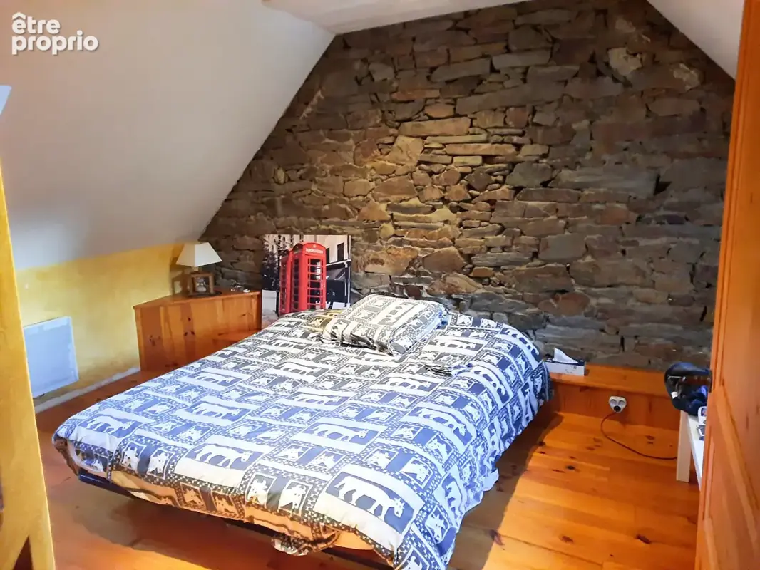FINISTÈRE: Proche Huelgoat. Maison de caractère de 5/6 chambres avec terrain de 6 900 m². - photo 12