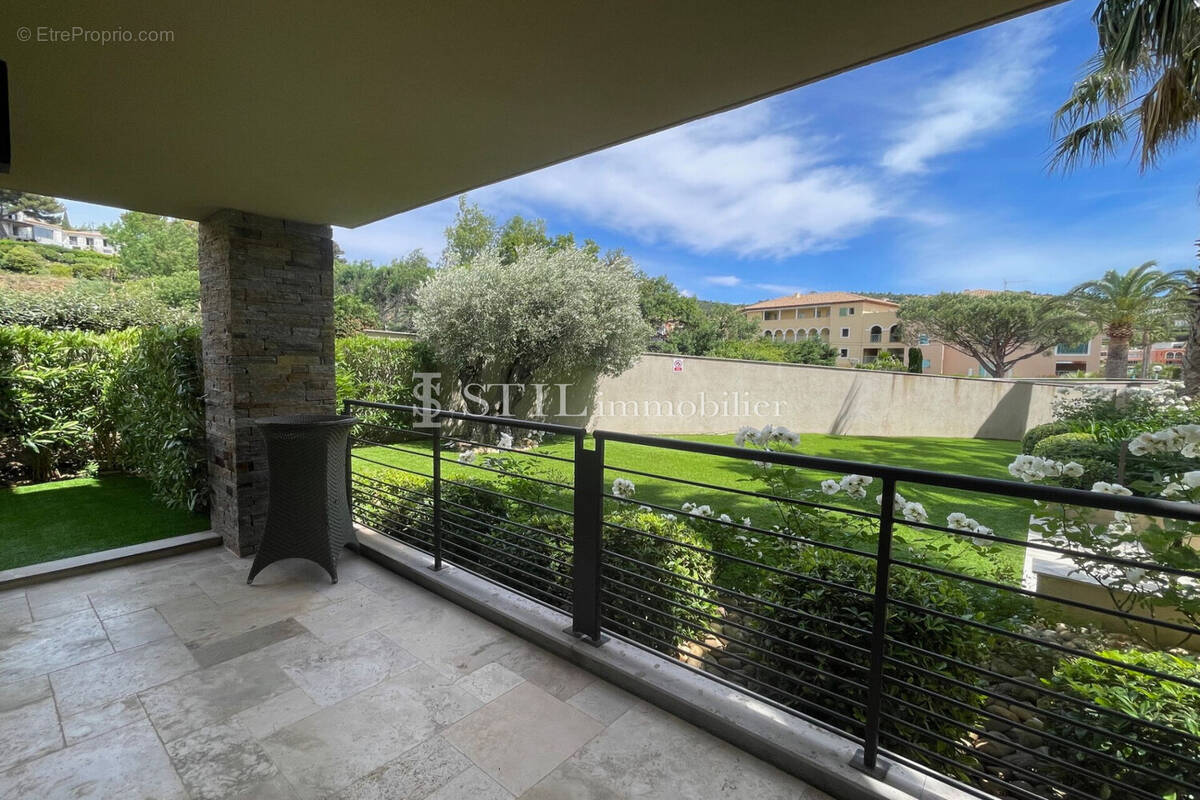 Appartement à ROQUEBRUNE-SUR-ARGENS