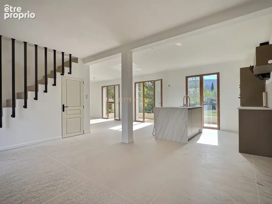 Maison 5 pièces 132 m² à vendre à Nans-Les-Pins (83860) - photo 3