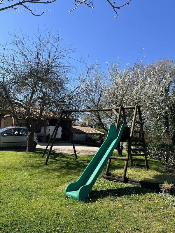 Maison à SAINT-GEORGES-DE-MONTAIGU