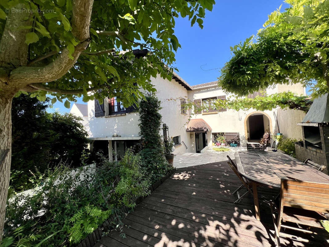 Maison à SARTROUVILLE