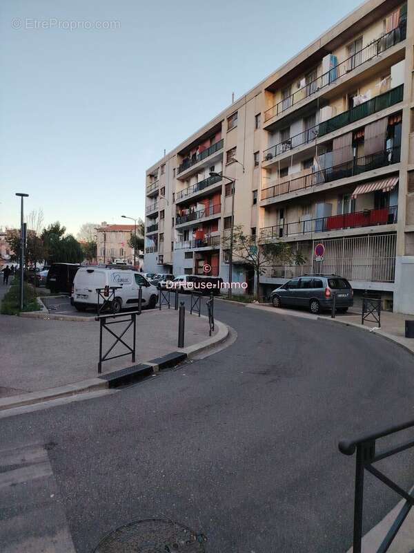Appartement 61 m² à Marseille-3e  - photo 2