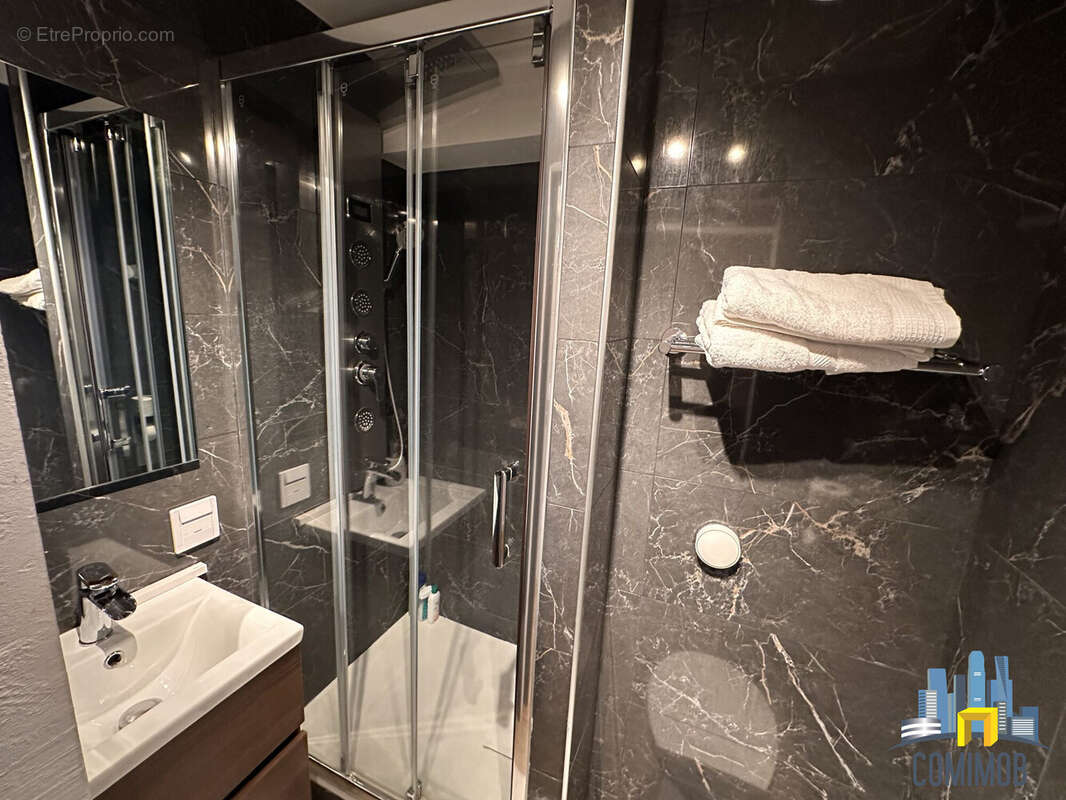 Appartement à COURBEVOIE