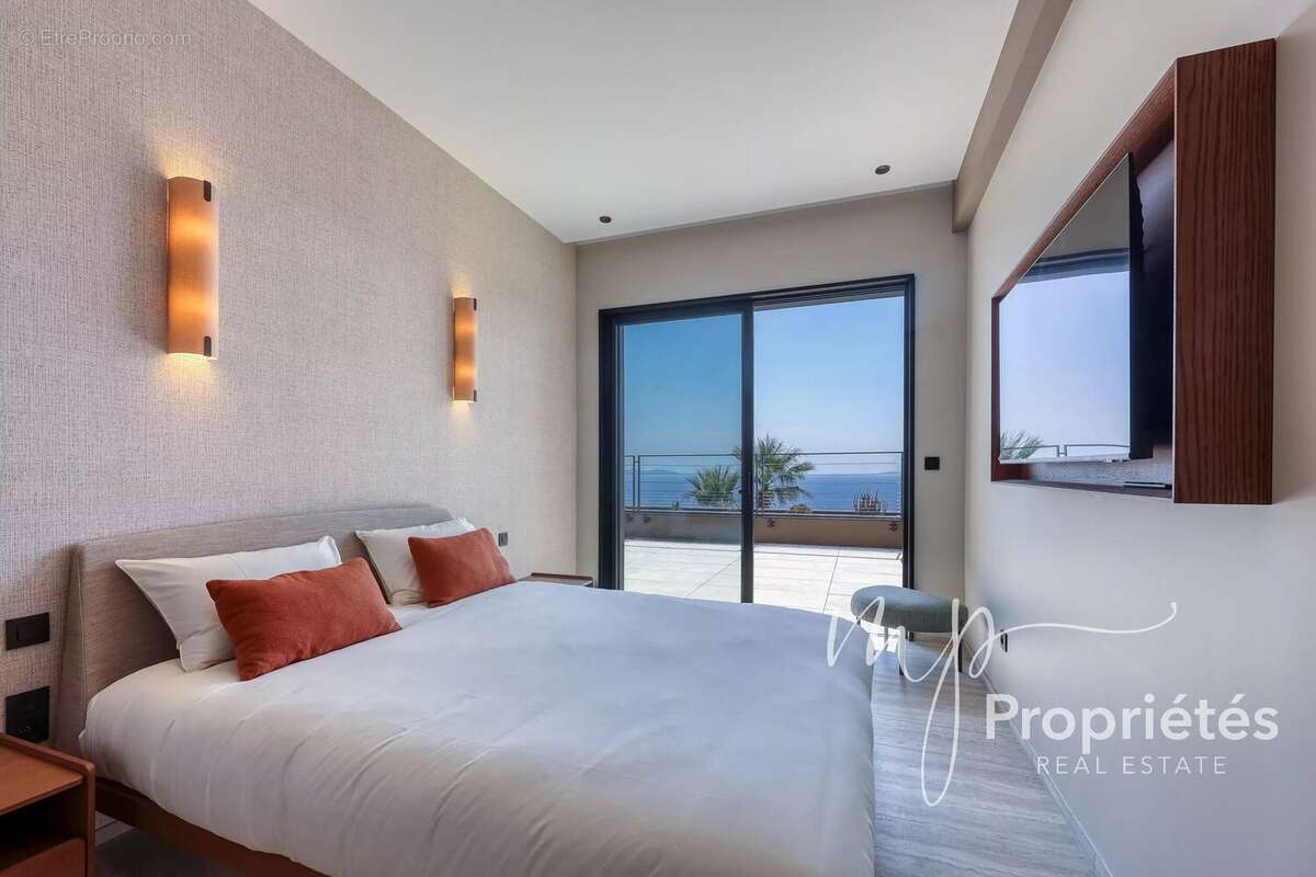Rayol-Canadel-sur-Mer – Villa contemporaine d’exception vendue entièrement meublée –  six suites raffinées. Vue panoramique sur  - photo 46