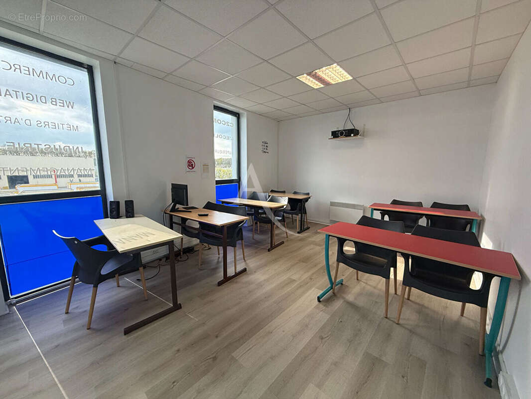 Bureaux Nogent Le Phaye  3 326 m2 - photo 13
