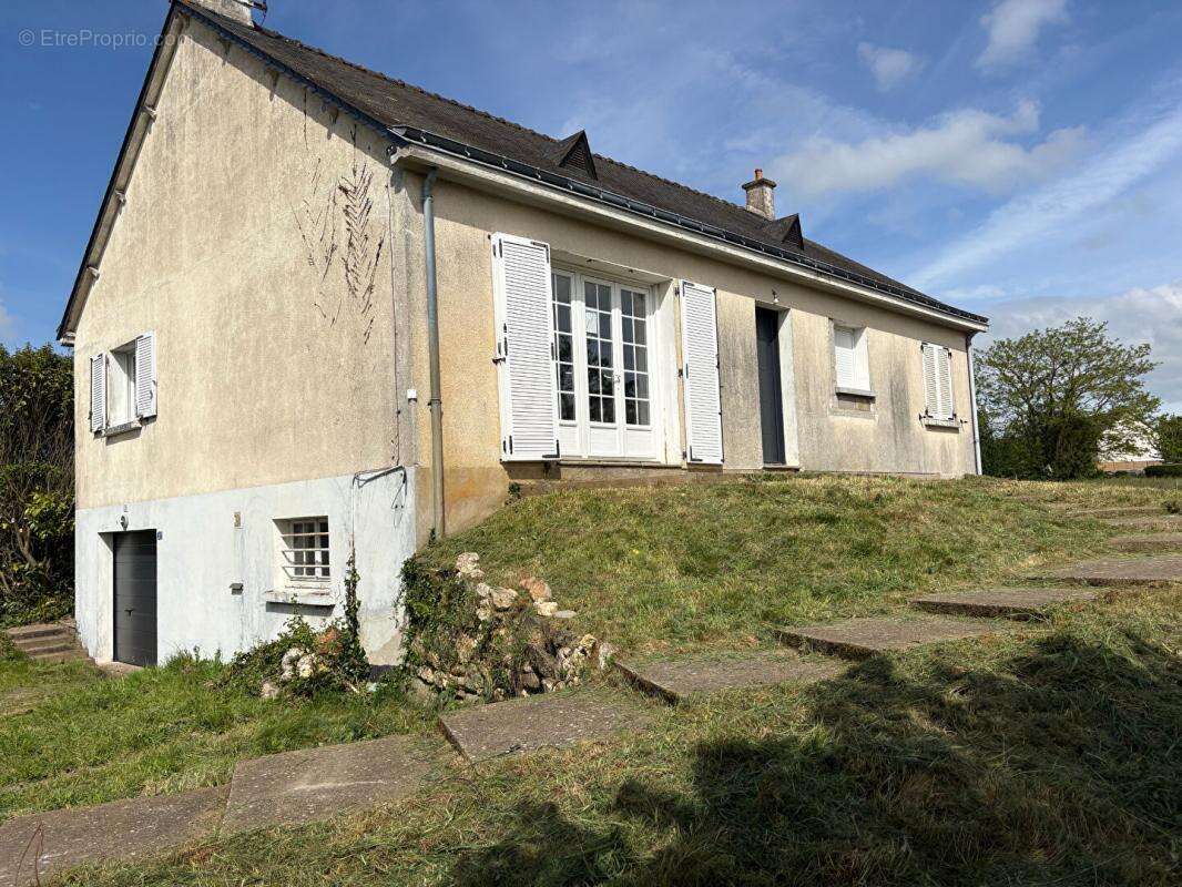 Maison avec fort potentiel , sous-sol complet et 1 800 m² de terrain constructible - photo 4