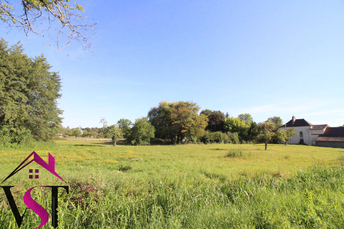 Terrain à AUXONNE