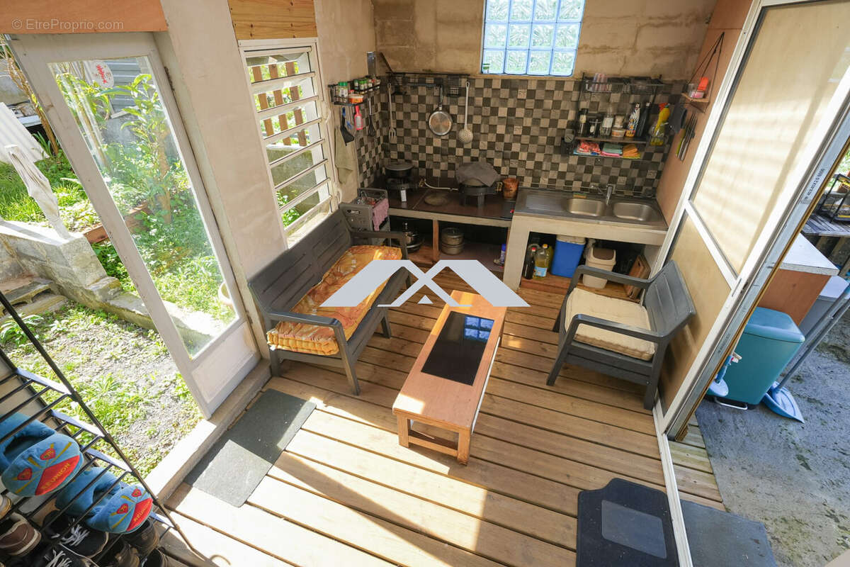 Maison 264 m² à Les Avirons  - photo 7