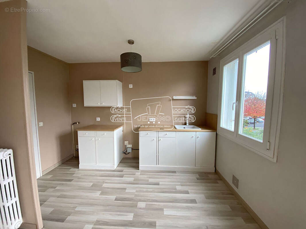 Spacieux t2 avec balcon - cave et parking - photo 5