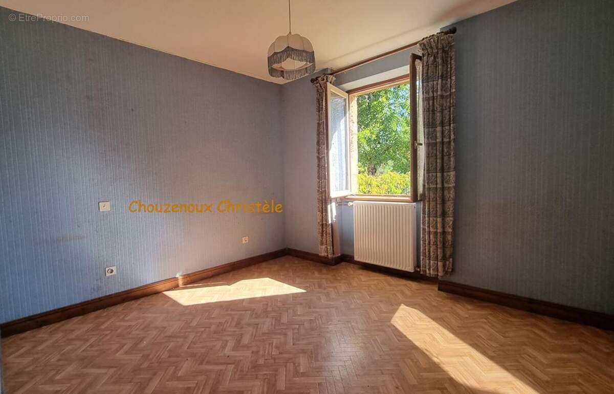 24290 Sergeac : Ensemble immobilier en pierre du pays - photo 11