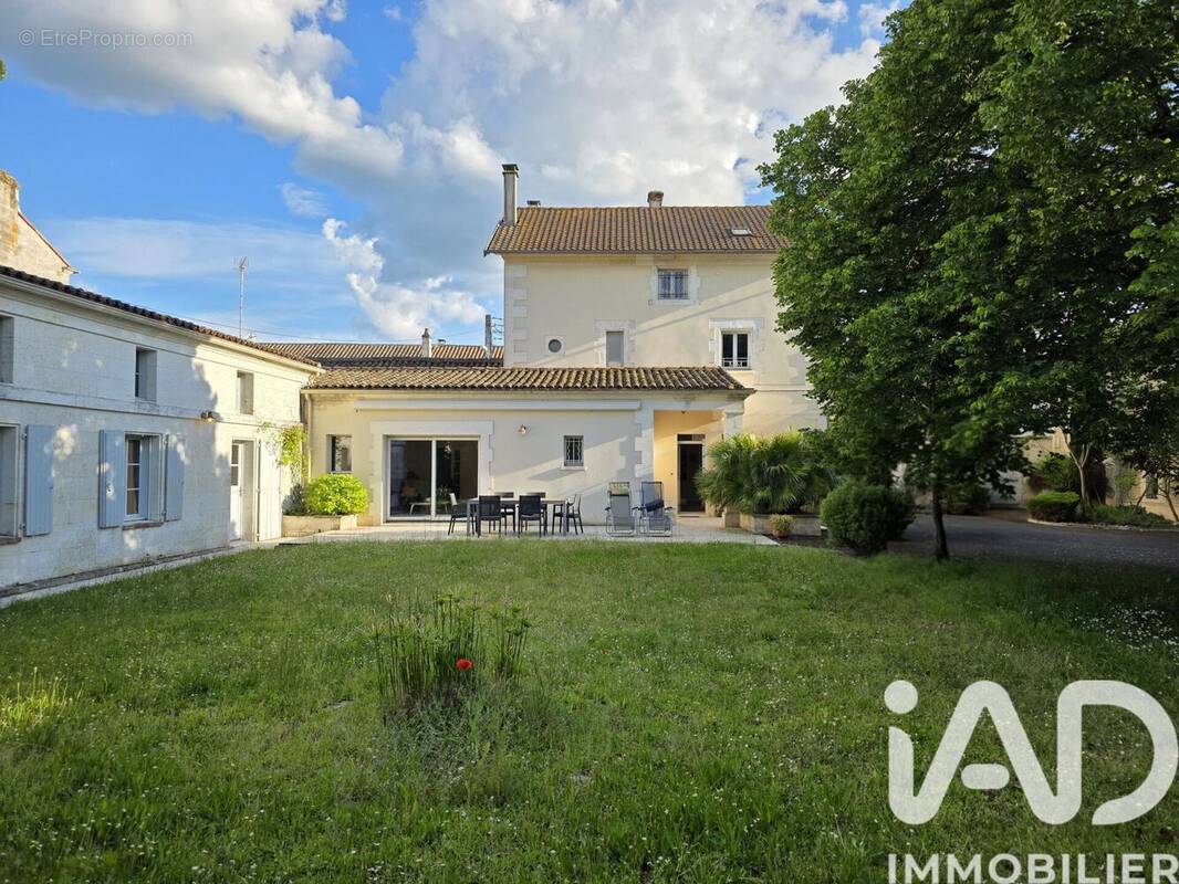 Photo 1 - Maison à LA COURONNE