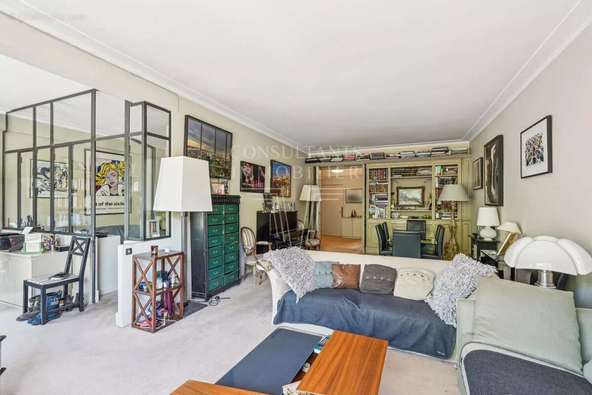 Appartement à PARIS-16E