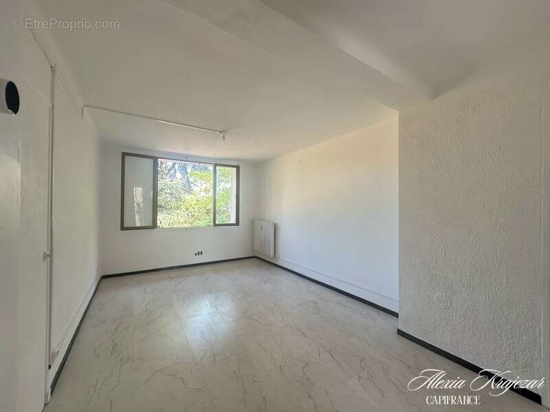 A VENDRE - Appartement T3 en résidence - 54m², 2 chambres - Loggia - Place de parking privative - Cave - BEZIERS, quartier le Ca - photo 2