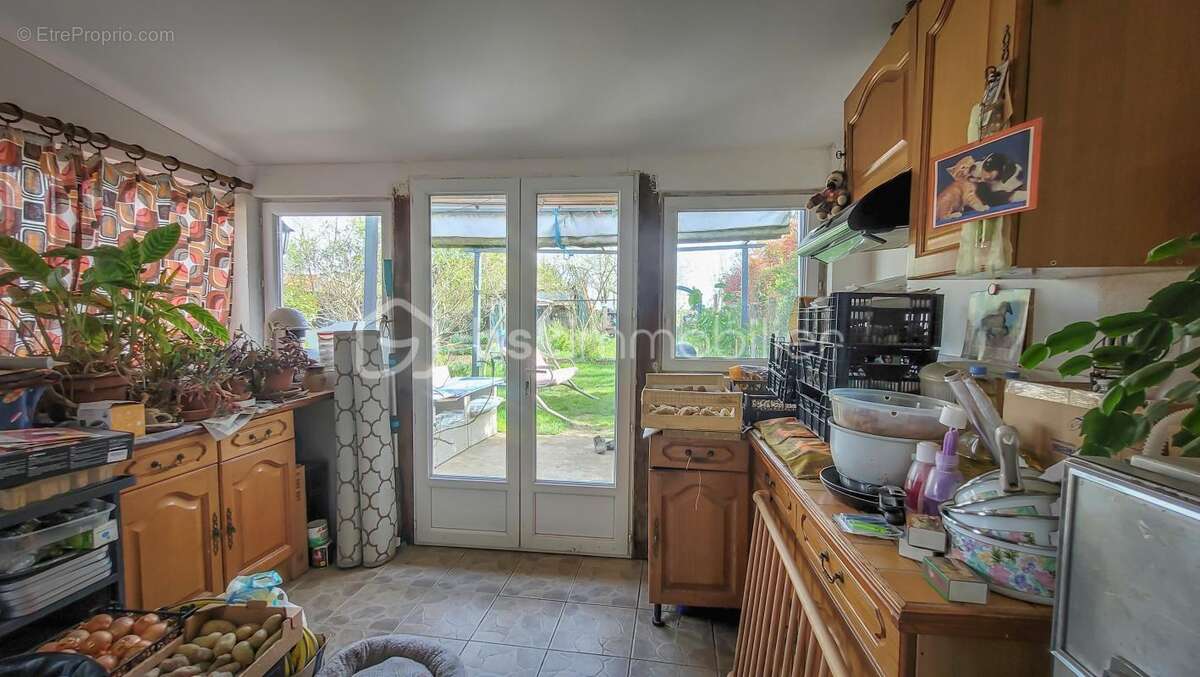 Maison à SAINT-PARIZE-LE-CHATEL