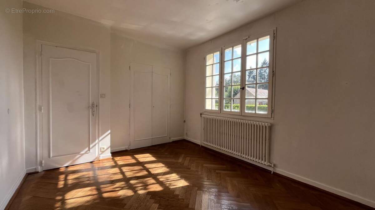 Maison sur 6 132 m² de terrain - photo 16