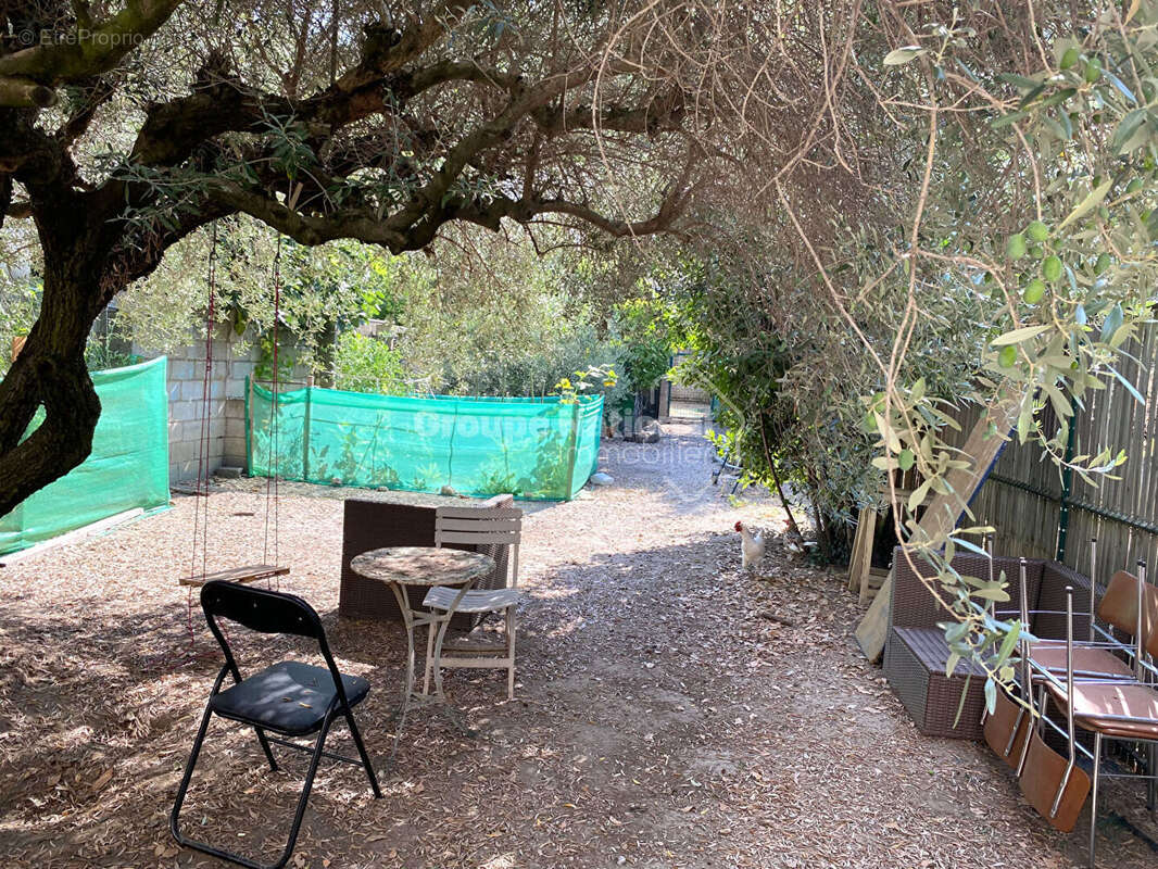 Chateaurenard centre , maison 108 m² + garage 20m² + cour + jardin - photo 2