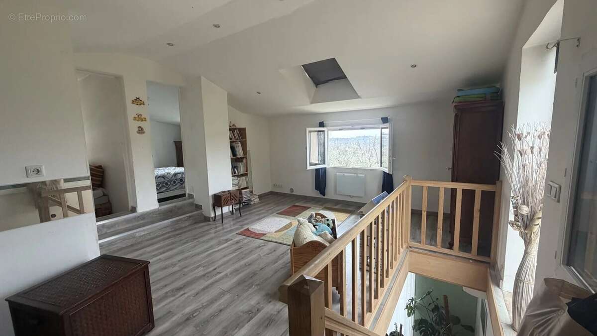 Maison à SAINT-CEZAIRE-SUR-SIAGNE