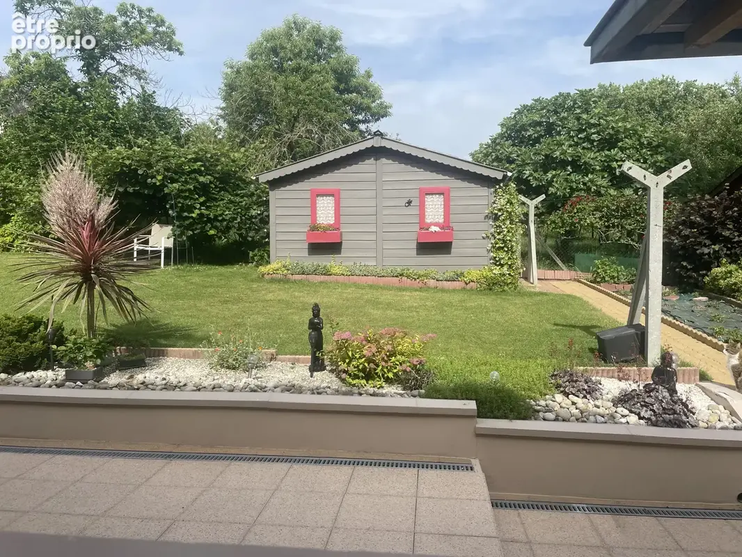 Très Beau pavillon familial , en impasse à LAVAL, proche commerces et transports - photo 17