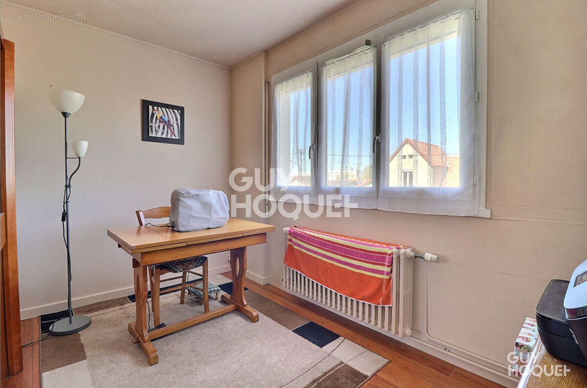 Maison à SAINTE-GENEVIEVE-DES-BOIS