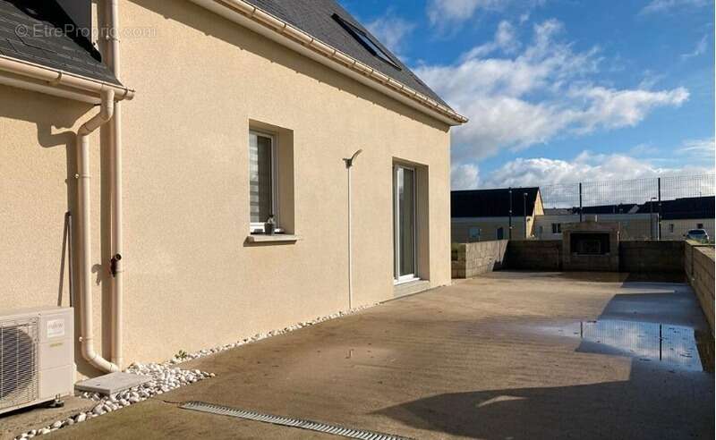 Maison à MESLAY-DU-MAINE