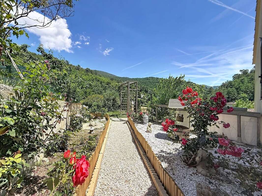 Très jolie maison individuelle de 115m2 avec terrain et piscine - LEVENS - photo 4