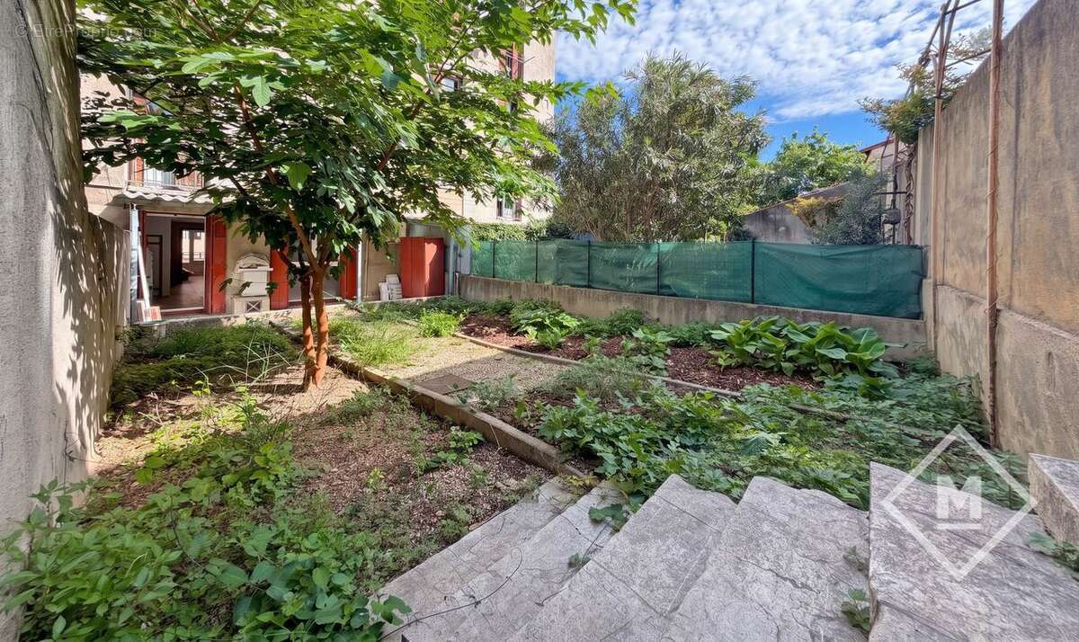 Appartement à MARSEILLE-4E