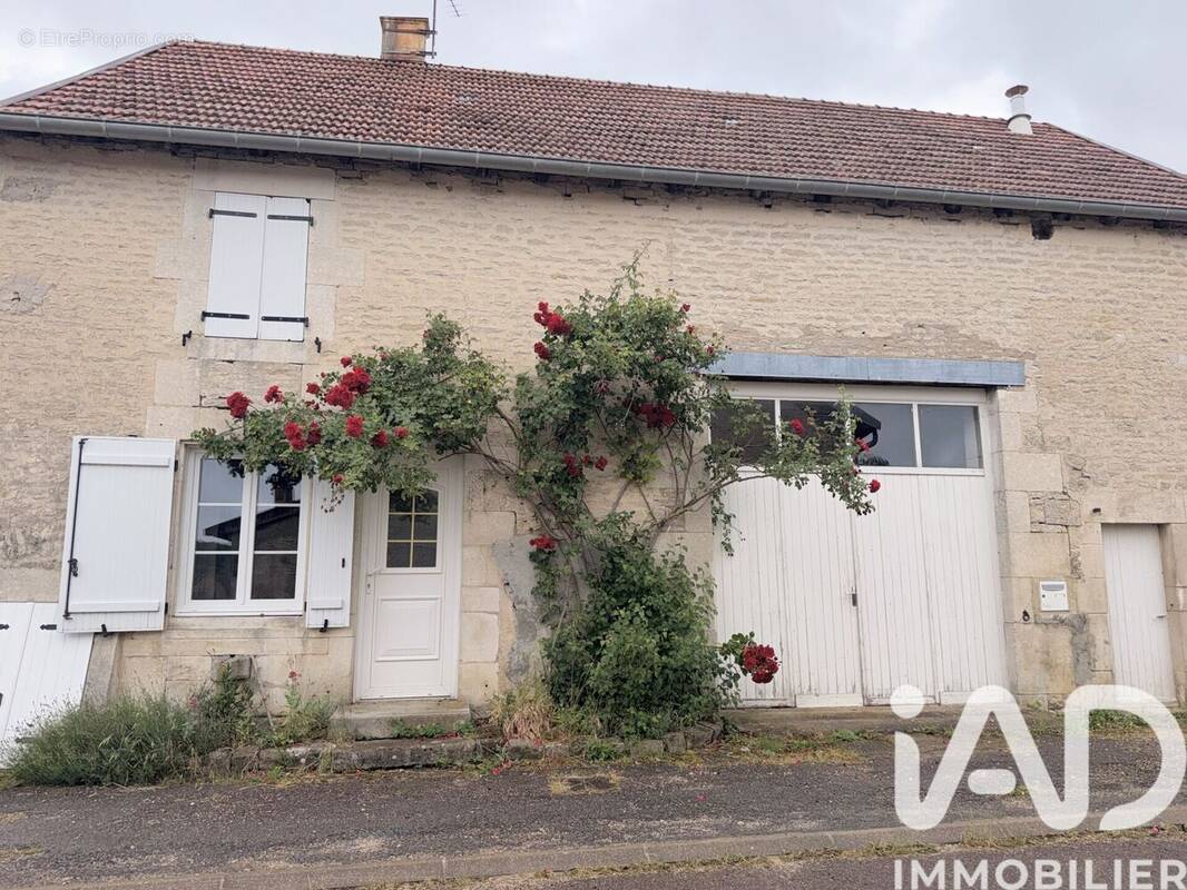 Photo 1 - Maison à VOISINES