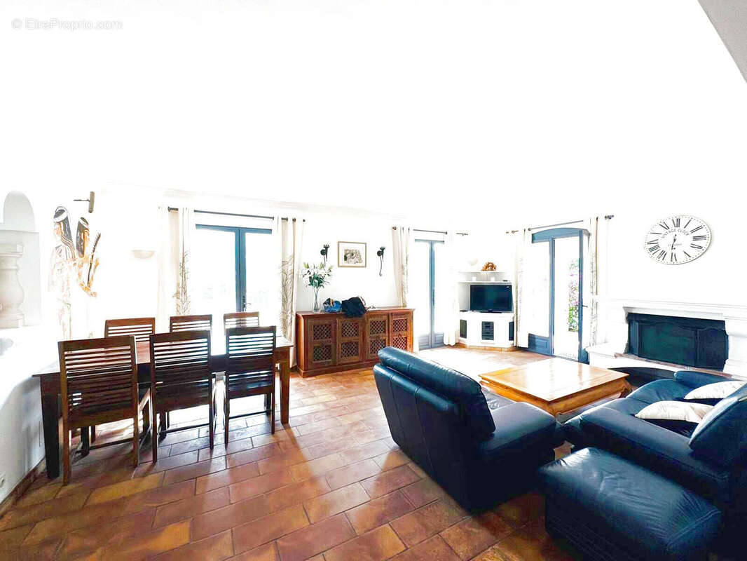 Maison à ROQUEBRUNE-SUR-ARGENS