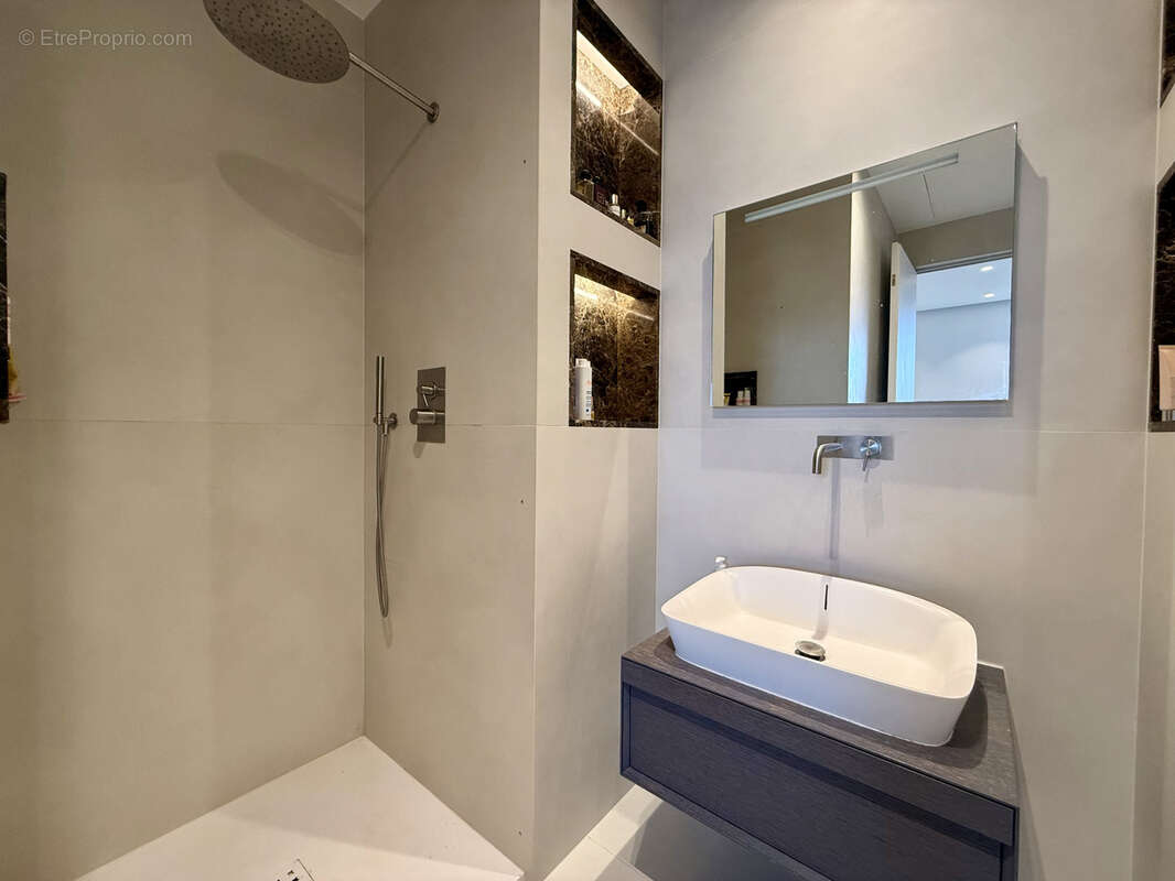 Appartement à ROQUEBRUNE-CAP-MARTIN