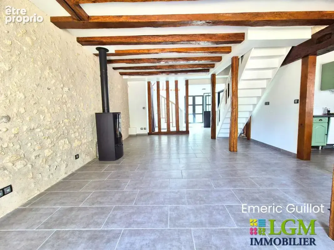  À VENDRE – Maison de bourg entièrement rénovée de 110 m² - 3 Chambres - Bureau - Terrasse - Atelier - appentis - Cave - Chambon - photo 5