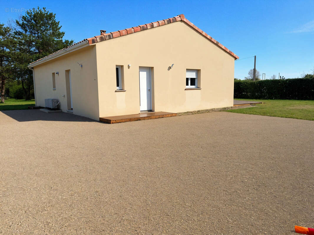 Maison à NEGREPELISSE