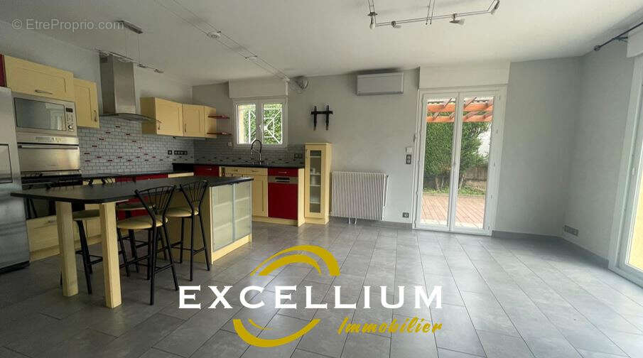 Maison à SATHONAY-CAMP