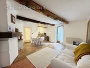 Salon - Appartement à SAINT-JULIEN-DU-VERDON