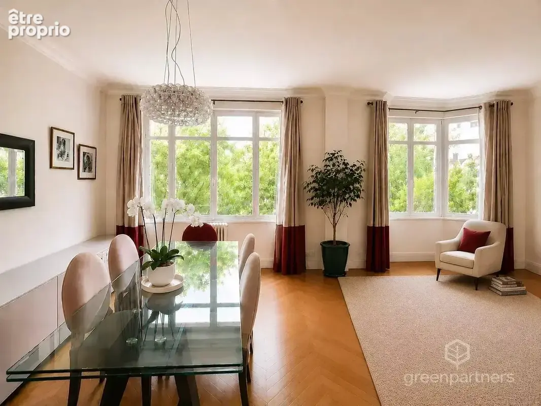 Appartement à PARIS-16E