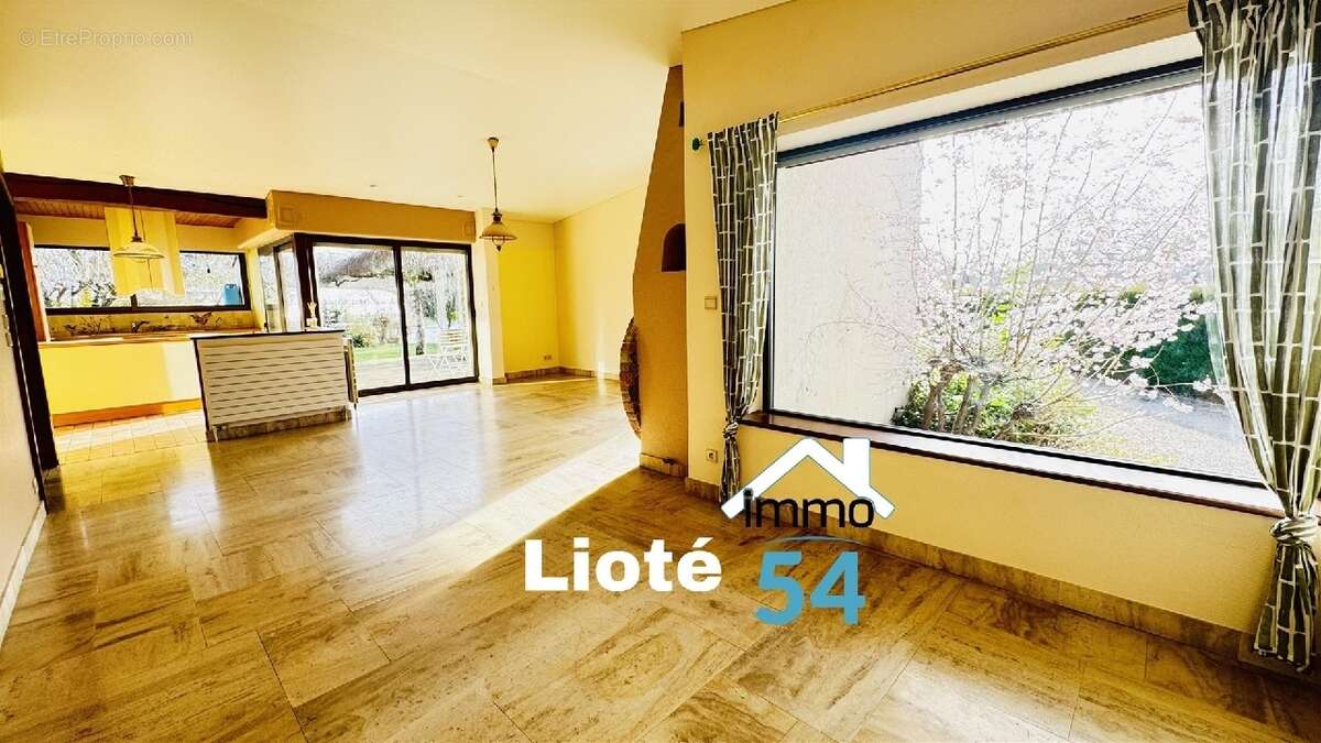 Maison à CREVECHAMPS