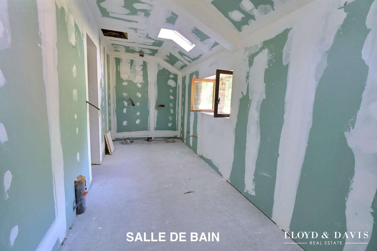 sdb - Maison à LE MOULINET-SUR-SOLIN