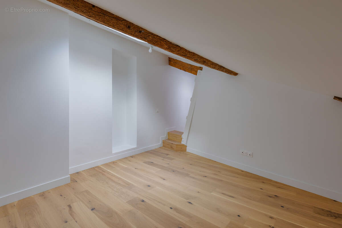 Appartement à SAINT-GENIS-LAVAL