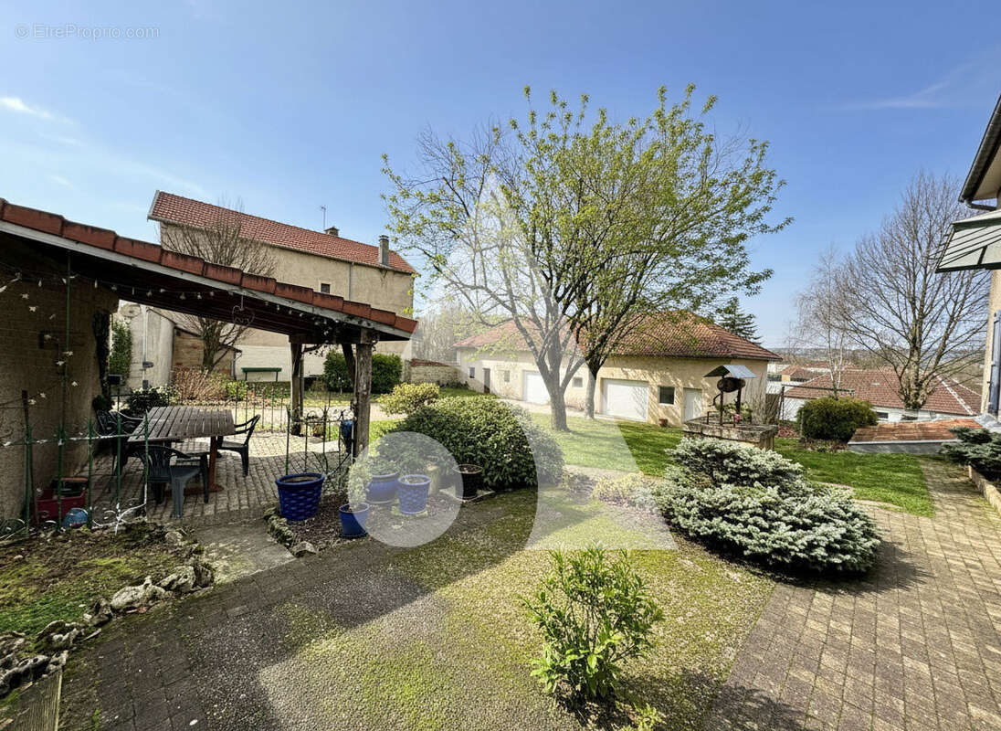 Maison à NEUFCHATEAU