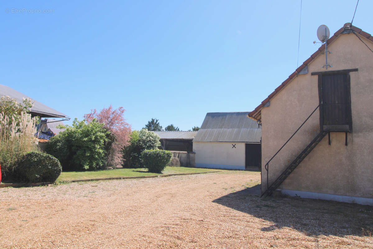 Maison à TREMBLAY-LES-VILLAGES