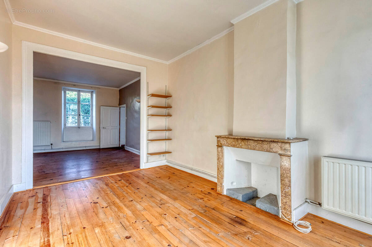 Appartement à SAINT-NAZAIRE-LES-EYMES