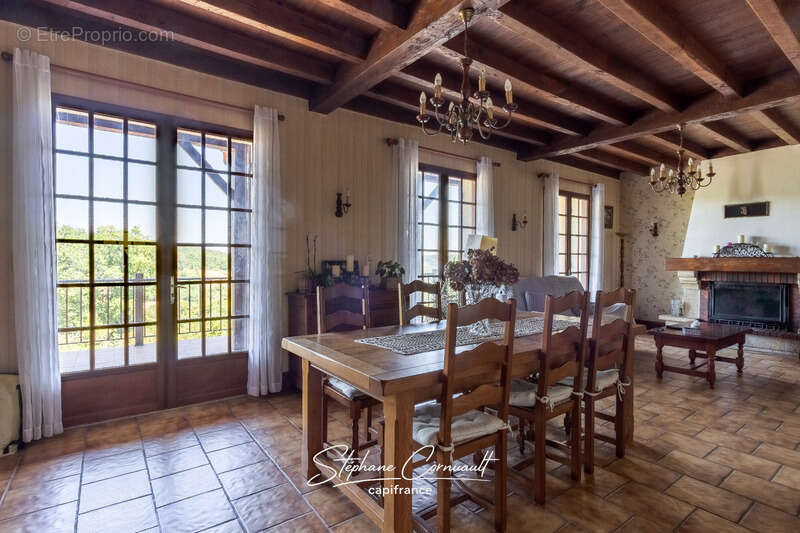 Maison à NEUVIC