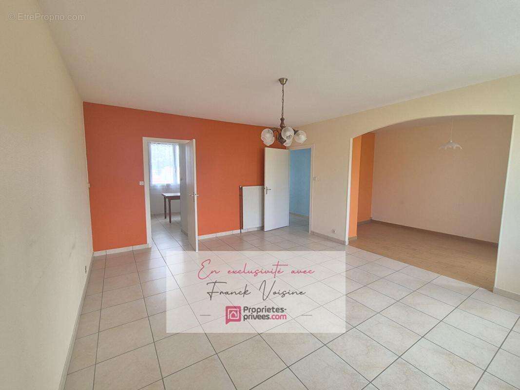 A VENDRE en Exclusivité à Saint Prouant, maison de 93 m2 avec 3 chambres sur une parcelle de 1090 m2 - photo 2