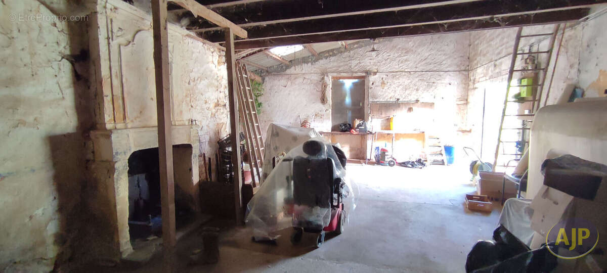 Maison à SAINT-PALAIS-DE-PHIOLIN