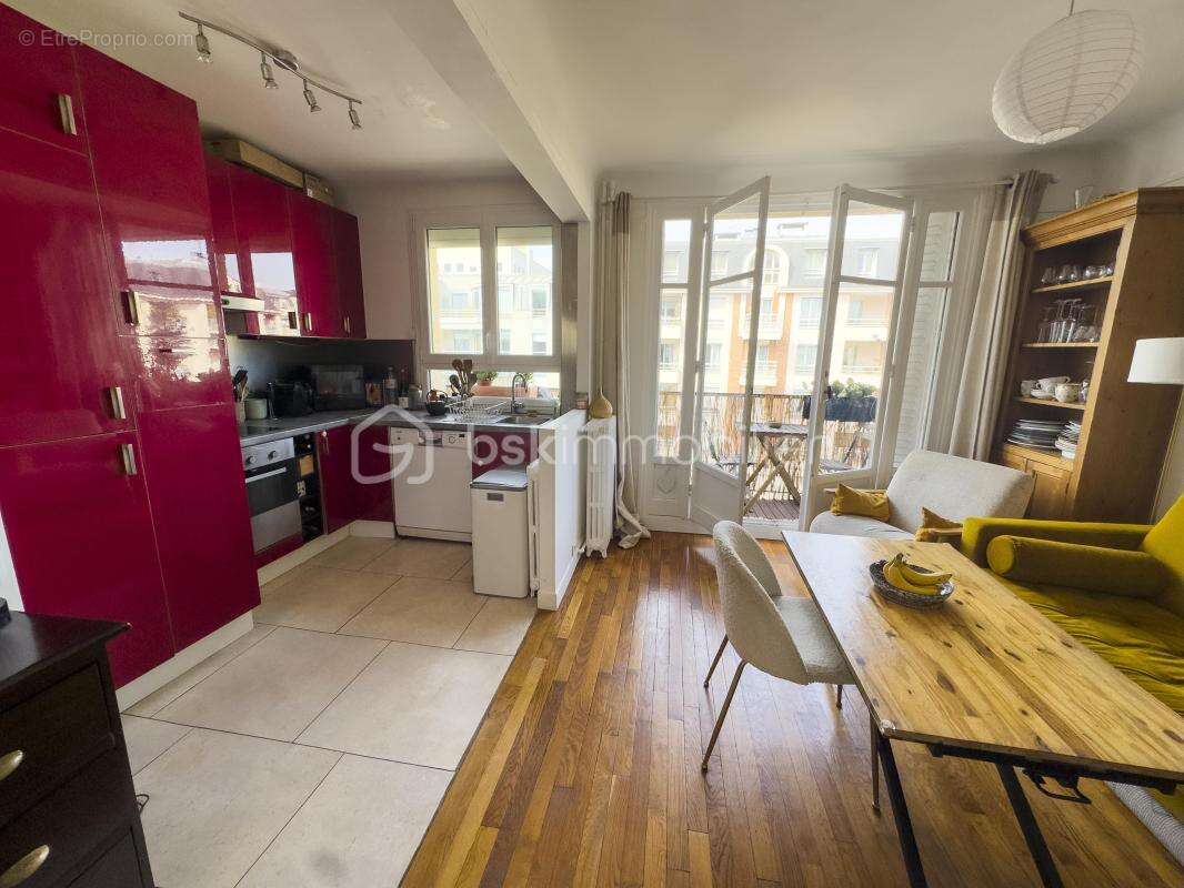 Appartement à CHARENTON-LE-PONT
