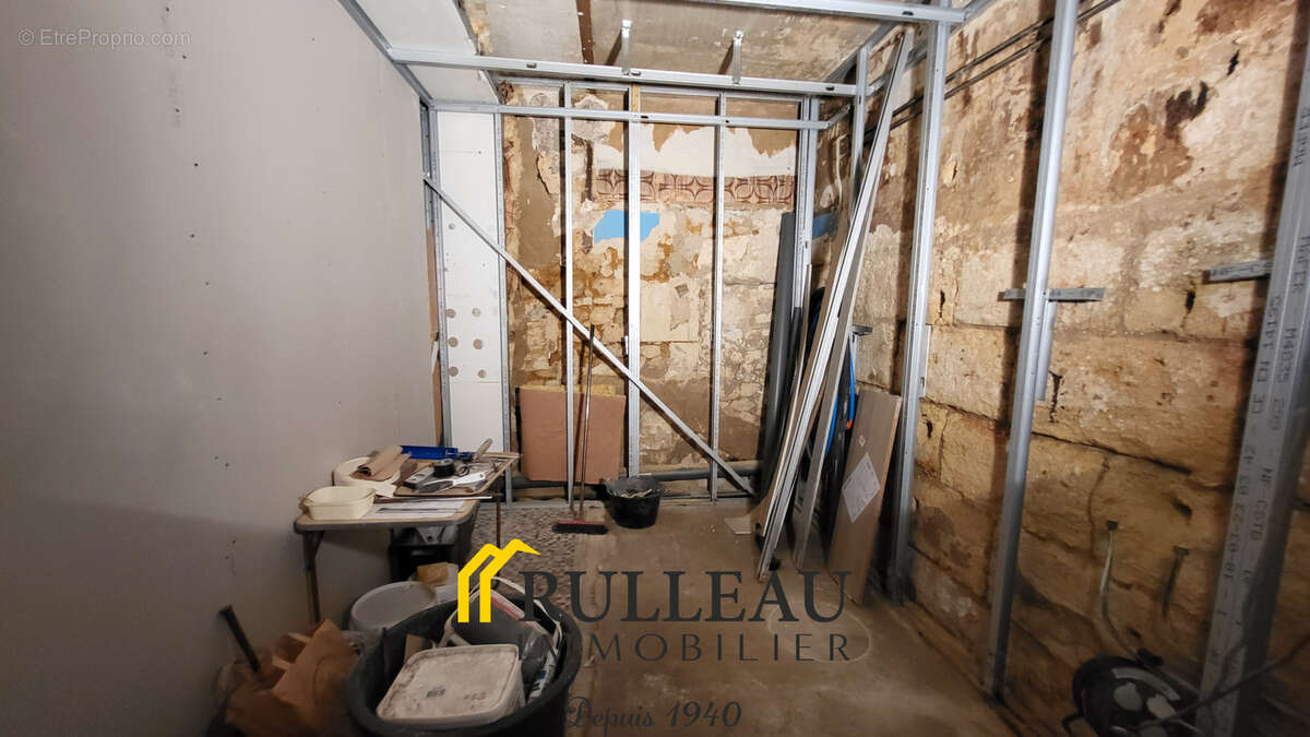 Immeuble de rapport de 130 m2 en hyper-centre de Saint-André-de-Cubzac avec local commercial loué + appartemen - photo 3
