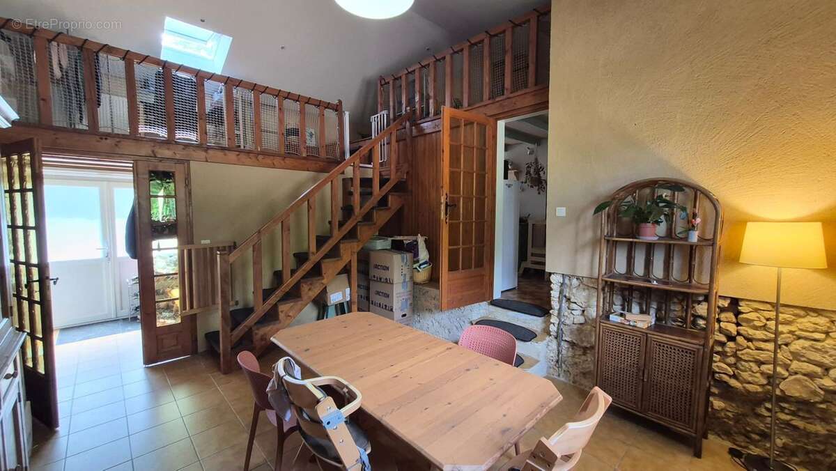 Maison en pierre sur les hauteurs - photo 9