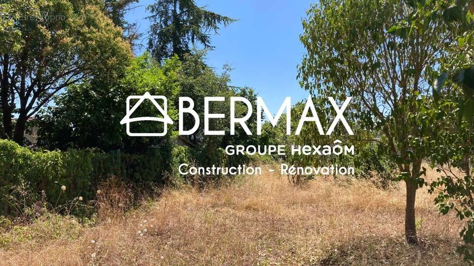 Terrain à CHATEAUNEUF-SUR-CHARENTE