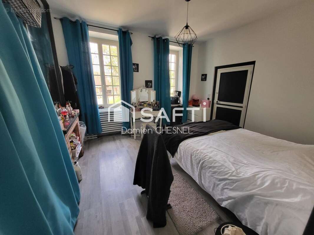 Maison 400 m² à Arcomps  - photo 9