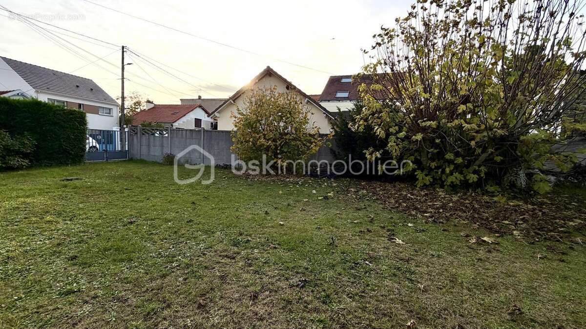 Terrain à CONFLANS-SAINTE-HONORINE
