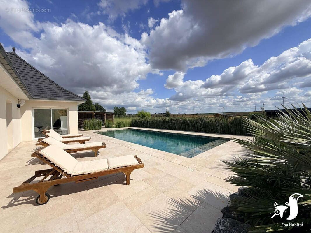 Maison 165 m² à Avesnes-Les-Aubert  - photo 2